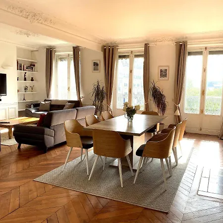 شقة Marvellous Sunbathed 3br At The Heart Of *