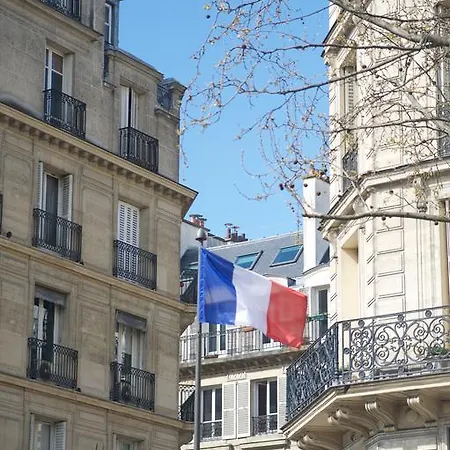 Marvellous Sunbathed 3br At The Heart Of Apartment
