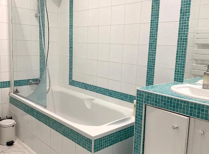 Marvellous Sunbathed 3br At The Heart Of Апартаменты