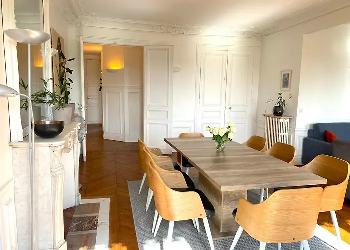 Marvellous Sunbathed 3br At The Heart Of Апартаменты